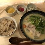 鹿児島産茶美豚の胡麻豆乳お碗御膳