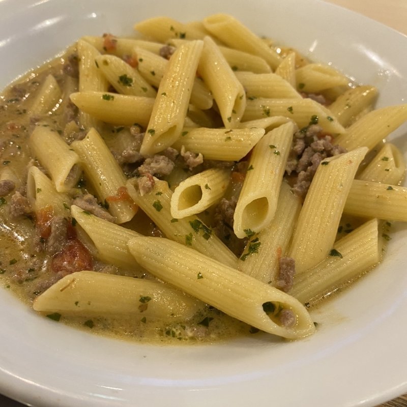 牛ひき肉とマッシュルームのデミグラスソースペンネ(ビンチェ)