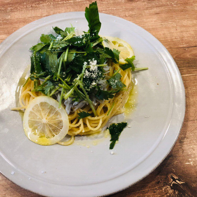 三つ葉としらすのレモンパスタ(En 鷰)