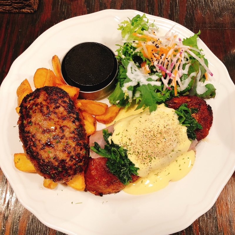 ハンバーグ&エッグベネディクトフレンチトーストディッシュ(ナチュルヴァン～Naturevin～)
