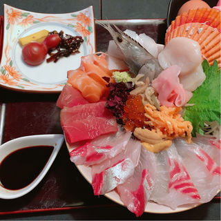 具だくさん海鮮丼　うにいくらが入った原価率150の赤字商品！！！！！！！！！！！！！！！！！！！(泳ぎいか・ふぐ・いわし・大阪懐石料理・遊食遊膳 笹庵 （ささあん）)