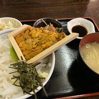 イカ、ウニ丼(一魚一栄)