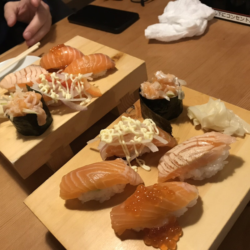 サーモンざんまい握り(や台ずし 岩国駅前町)