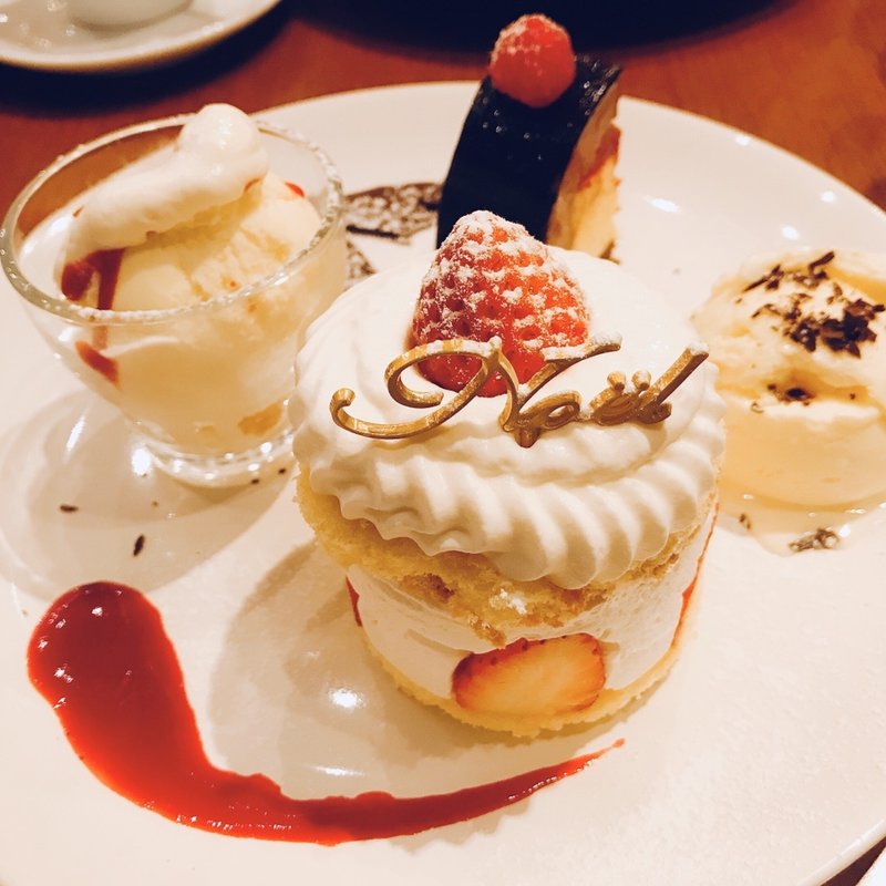 (カフェ＆ブックス ビブリオテーク 大阪・梅田 （café & books bibliotheque）)