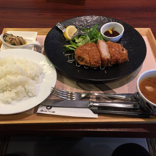 黒豚トンカツ(OSAKI CAFE)