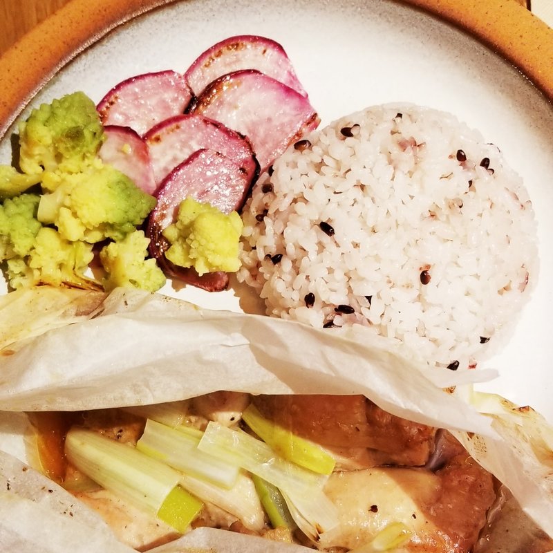 国産鶏の紙包み焼き(KIJI CAFE)