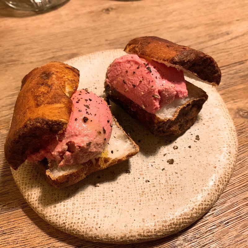 白レバーと生クリームのなめらかムース　ラムレーズン入り　ふがしにはさんで(フレンチビストロ　胃袋にズキュン)