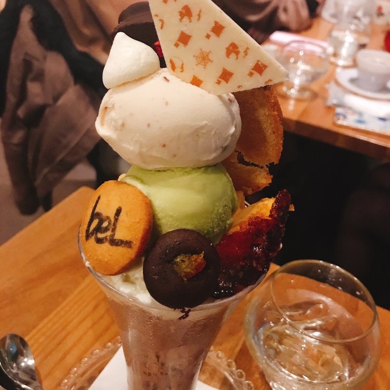 (夜パフェ専門店パフェテリア ベル)