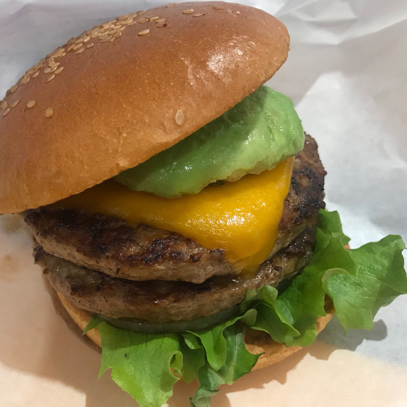 クラシックアボカドチーズバーガー(フレッシュネスバーガーあまがさきキューズモール)