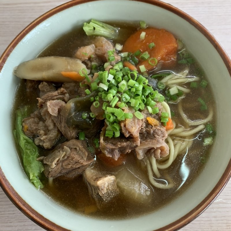 牛そば(新垣食堂 （アラカキショクドウ）)