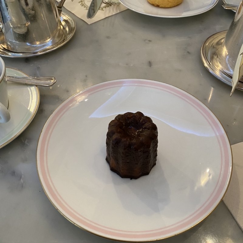 カヌレ(ラデュレ　サロン・ド・テ銀座三越店)