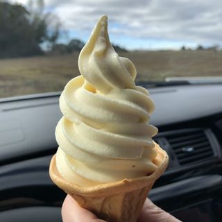 焼き芋ソフトクリーム(ほしいも株式会社)