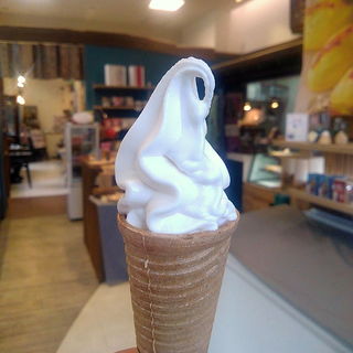北海道ソフトクリーム　クリスピーメープルコーン(ぽぷら)