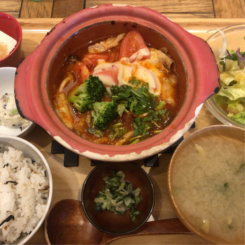 まるごと1個分！豚肉のトマチー鍋(おぼんdeごはん MARK IS みなとみらい店)