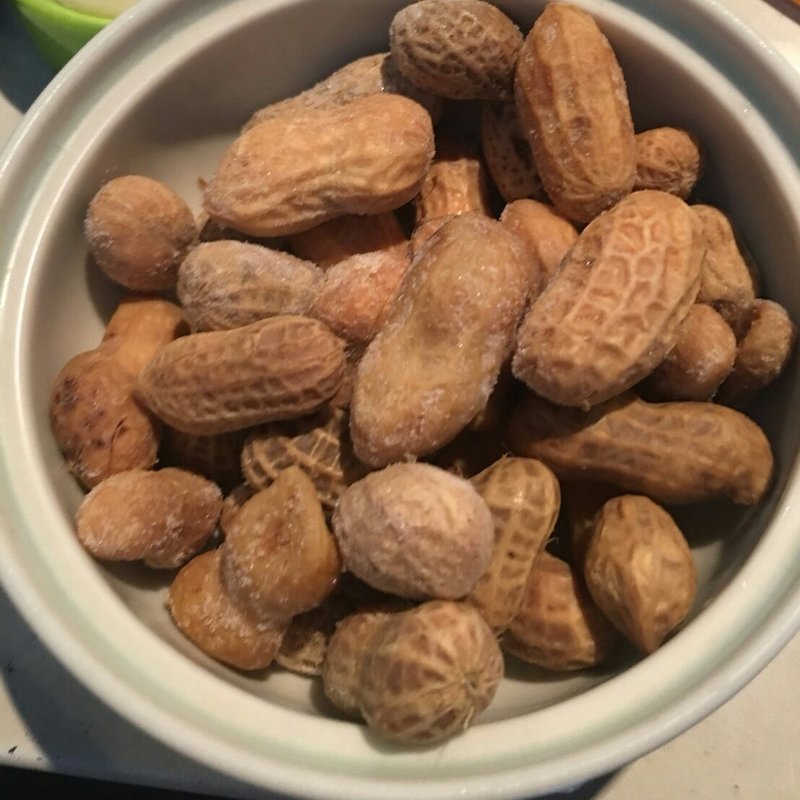 茹で落花生(さかなや くろ)