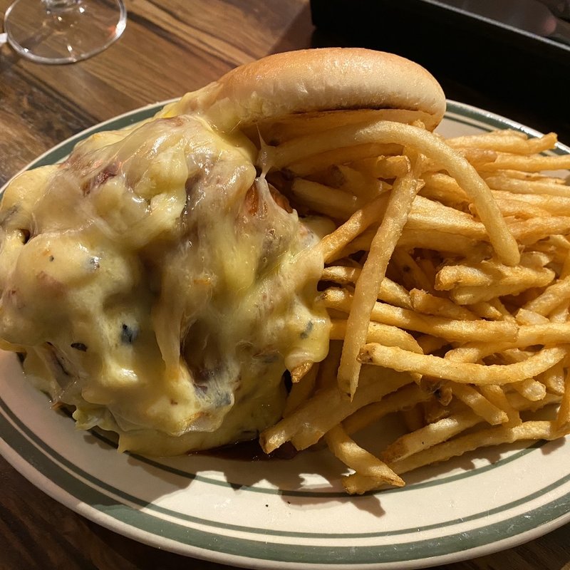 NYC ラクレットローストビーフチーズバーガー(DAIGOMI BURGER)