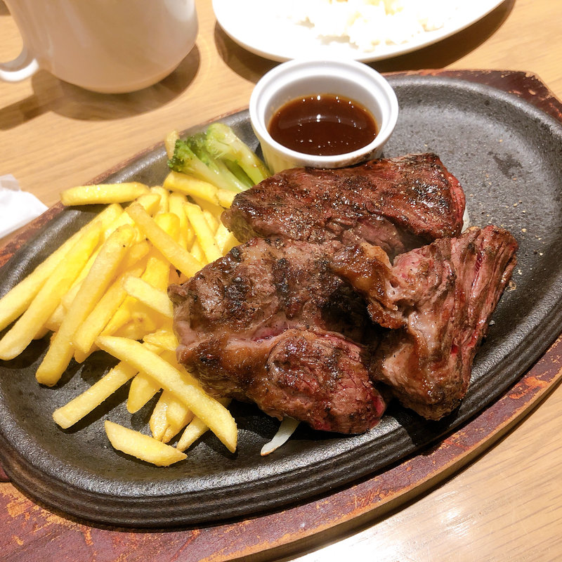 Blockステーキ&ハラミステーキ(STEAK & WINE Block ヨドバシAKIBA店 （ステーキアンドワインブロック）)