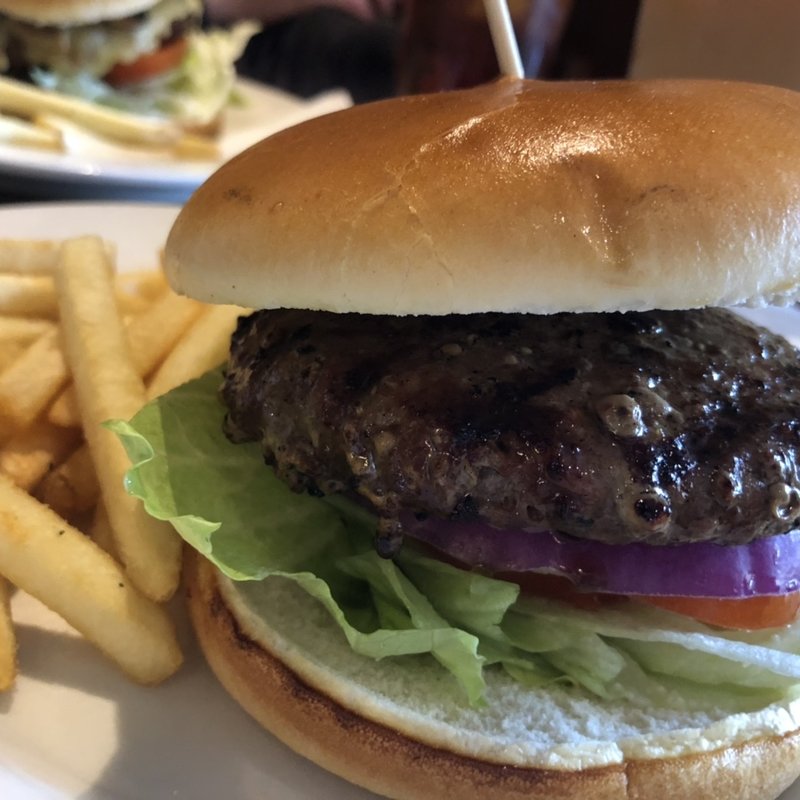 フライデーズランチバーガー(ティージーアイ フライデーズ 横浜西口店 （T.G.I FRIDAYS）)