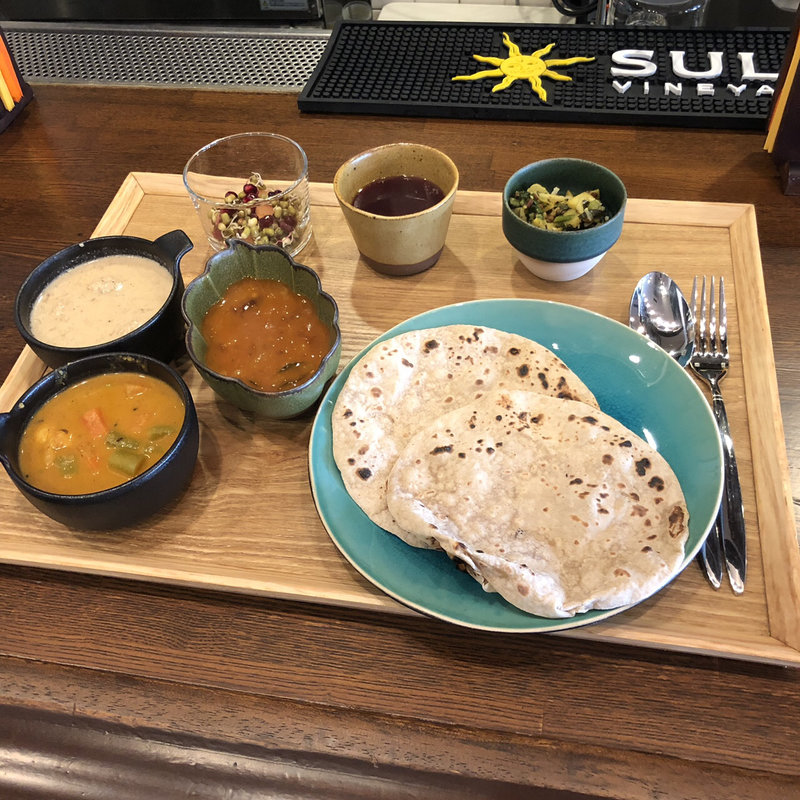 本日のカレー3種(INDU -Ayurvedic South Indian Restaurant- インドゥ アーユルヴェーダ 南インド料理)
