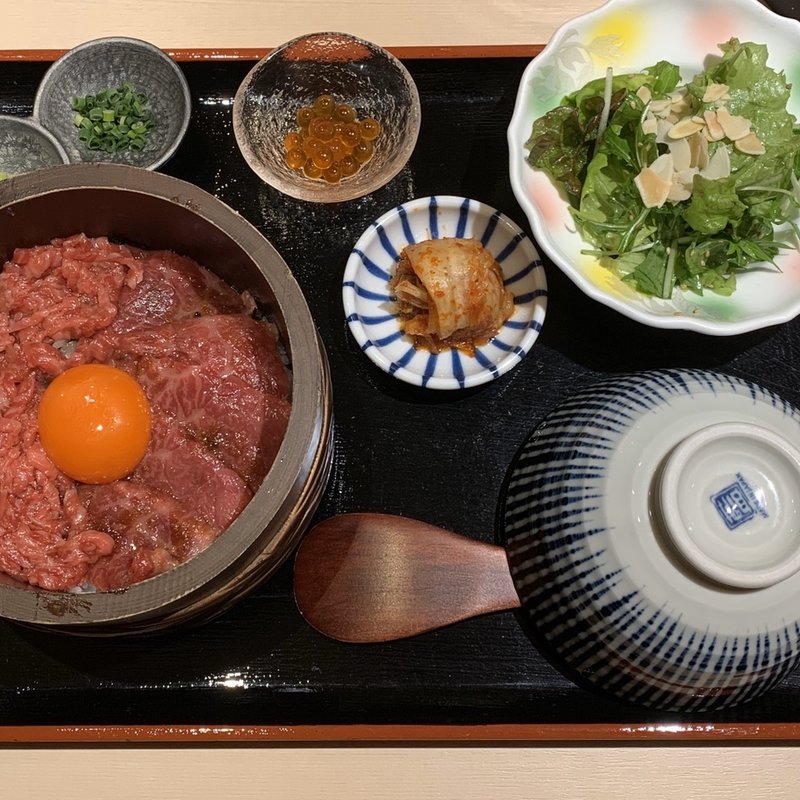 牛刺しとユッケのひつまぶし( 牛刺しと焼肉 仔虎 クリスロード店)