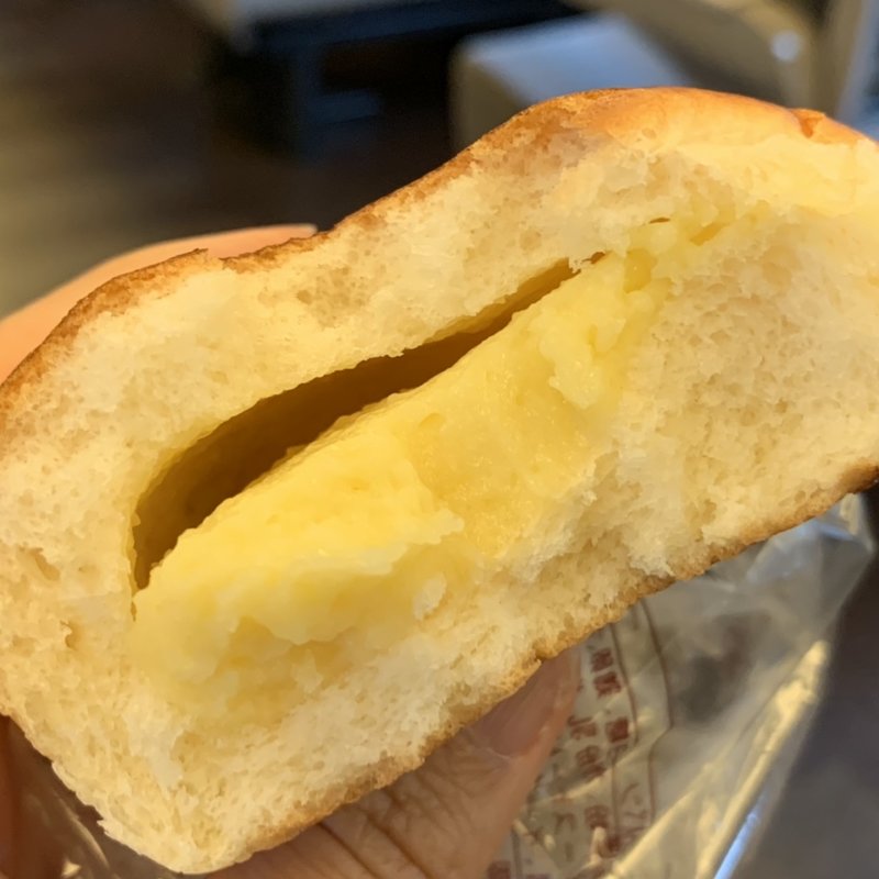 クリームパン(洋菓子・パン　マタニ)