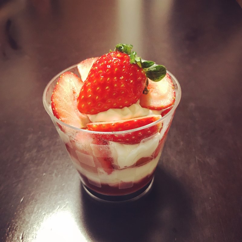 苺クリームパフェ(成城Le Fruitier)