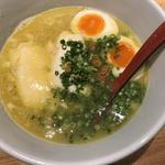 白湯ラーメン(炭火焼き鳥と鶏ガラらーめん　鳥鶏研究団)