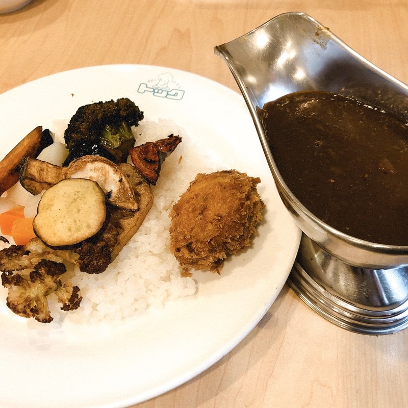 季節の野菜カレー・カニクリームコロッケトッピング（ミニスープ・コールスロー付き）(カレートック)