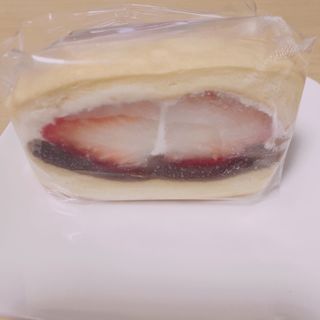 苺とあんこのパンケーキデサンド(CAFE KURUZE     マルイシティ横浜期間限定店舗)