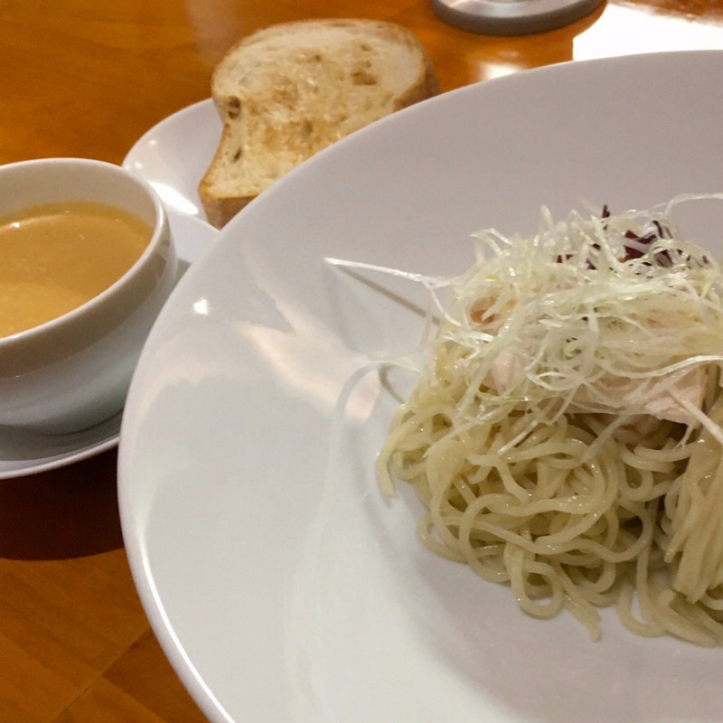 海老のつけ麺（オマールエビの冷たいソース）(蟬吟)