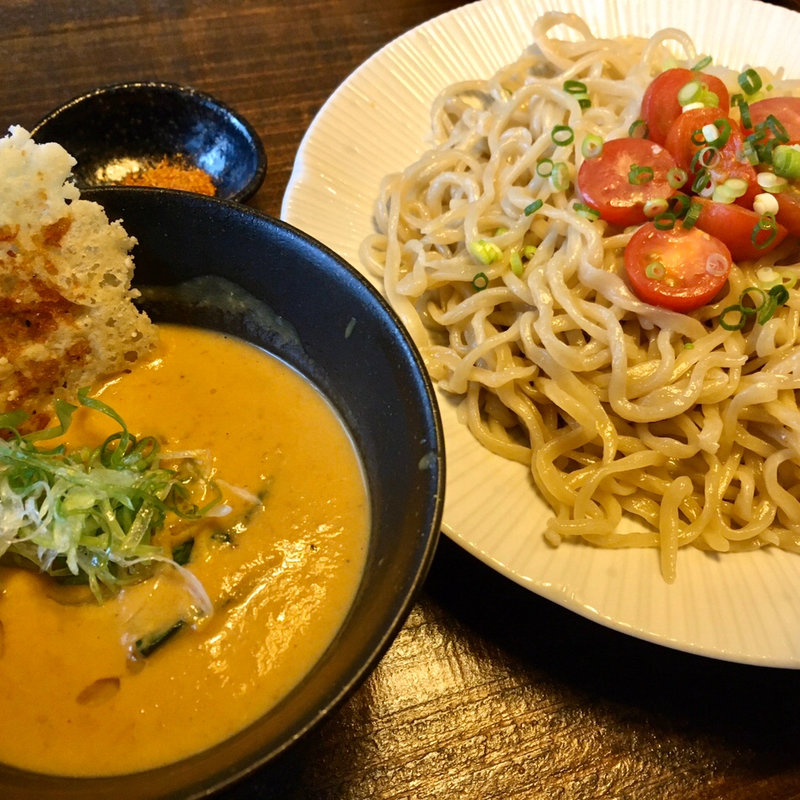 トマトと海老の豆乳クリームカレー風味つけ麺(餃子とワイン 果皮と餡)