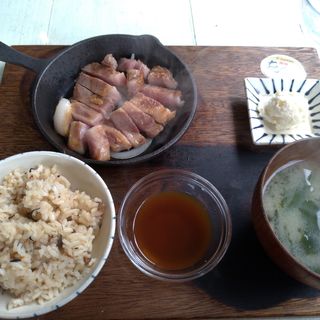 県産ぶたステーキ定食(あぐー豚とんせんOKINAWA)