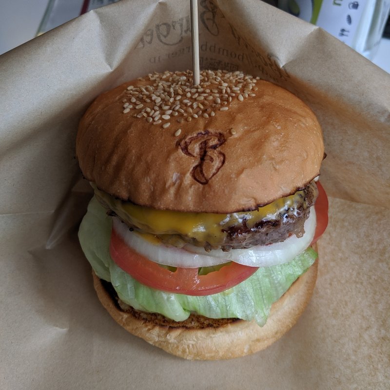 チーズバーガー(BOMB BURGER)