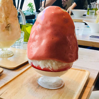 いちごエスプーマソース(ブン ブン ブラウ カフェ ウィズ ビーハイヴ （Bum Bun BLau Cafe with BeeHive）)