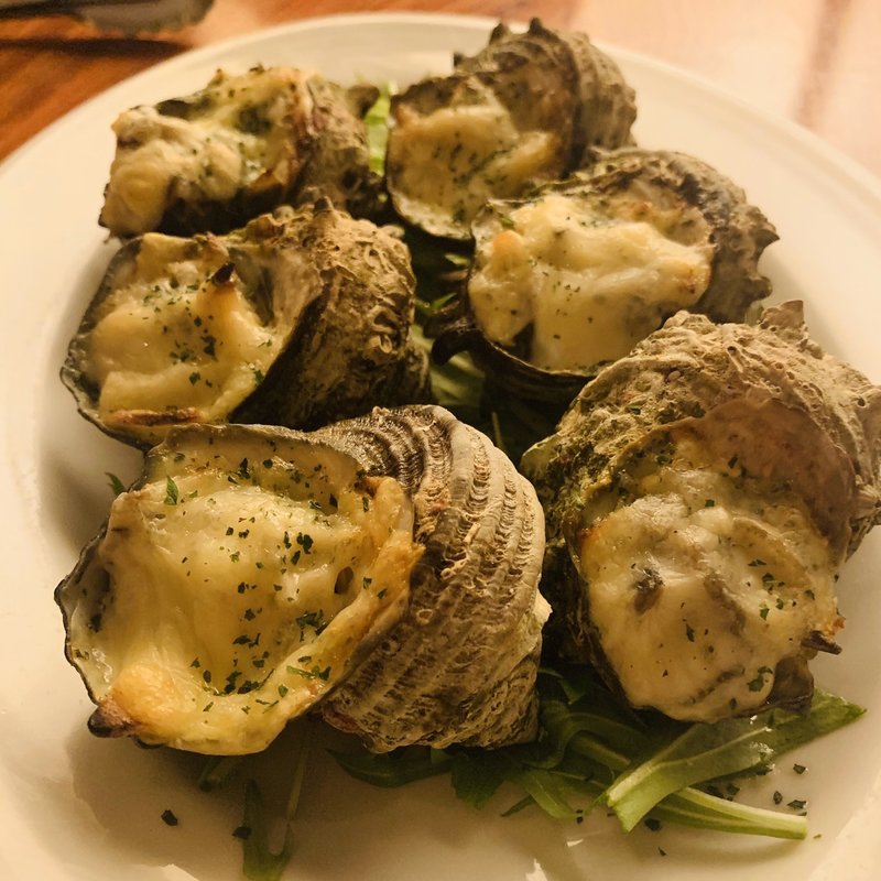 殻付きサザエのブルゴーニュ風　オーブン焼(アジト リュクス)