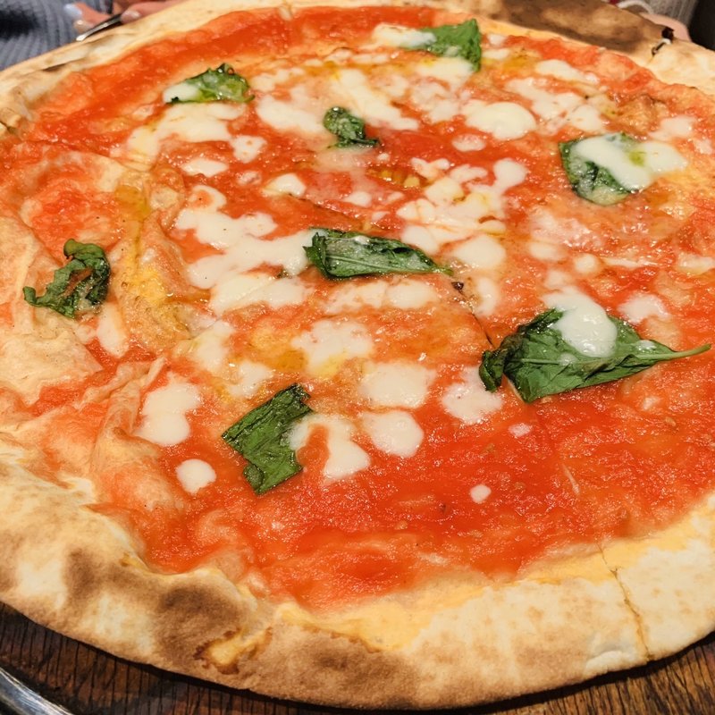 オレガノとモッツァレラのトマトソースピッツァランチ(BERNINI)