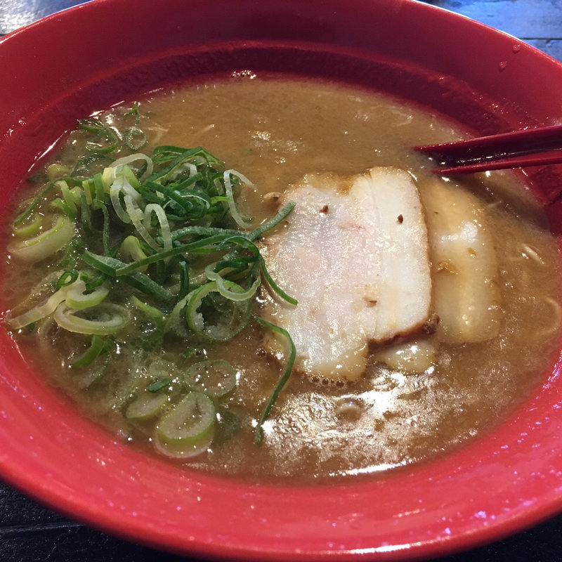 豚骨ラーメン(トマトラーメンと辛麺のお店 DOPO 空港東店)