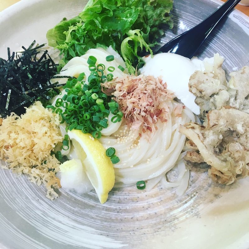 自家製豆腐と舞茸天ぷらうどん大盛り(おかもと )