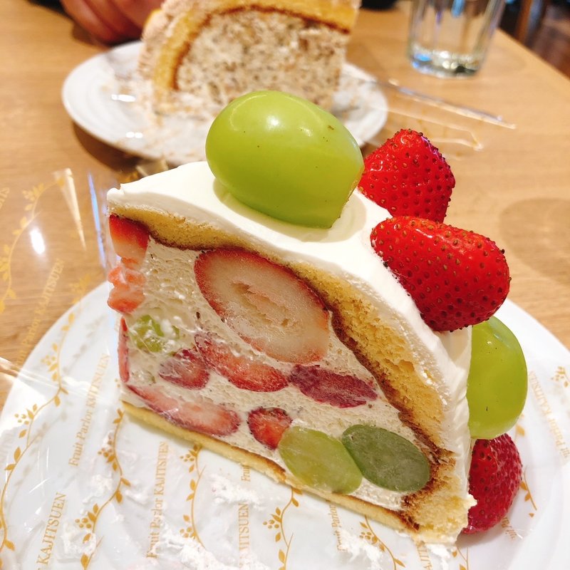 いちごとシャインマスカットのズコット(果実園 リーベル ランドマークプラザ店)