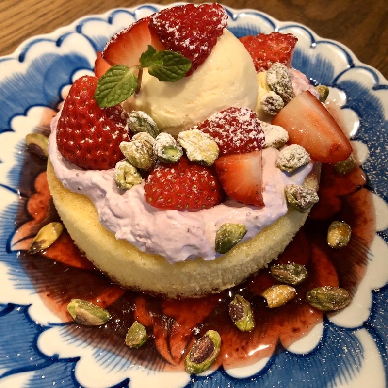 いちごとピスタチオのリコッタパンケーキ(ブランチ.オットー)