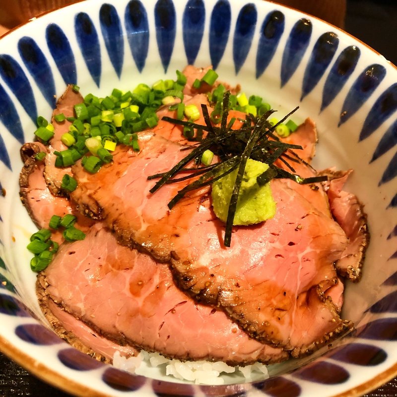 ローストビーフ丼(ミチノイエ)