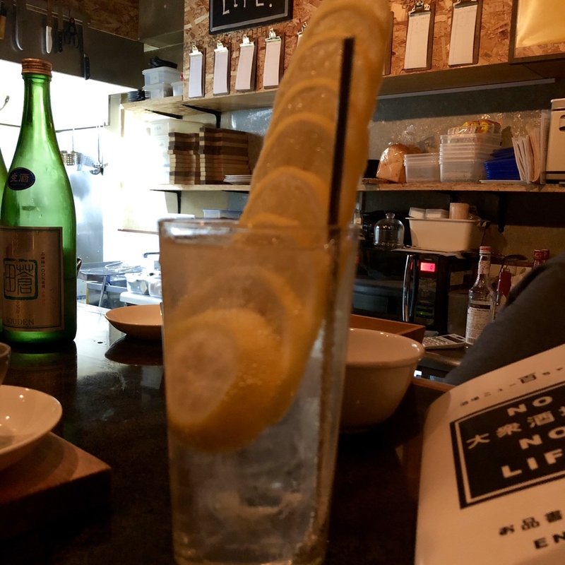 そそり立つレモンサワー(酒場ニュー百ちゃん)