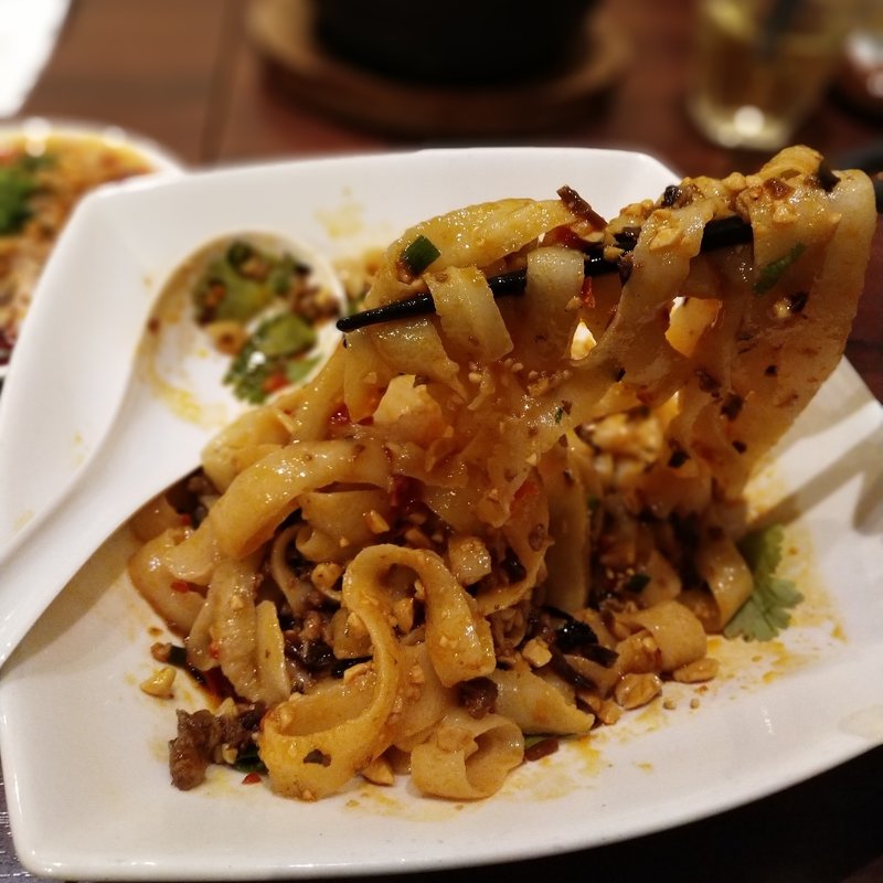 汁なし麻辣刀削麺(陳家私菜 有楽町店)