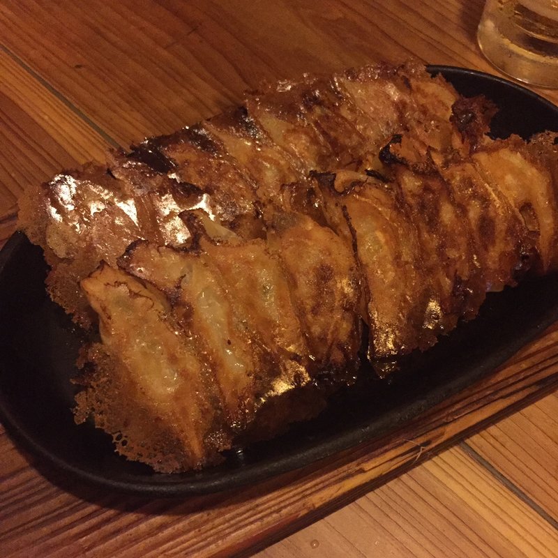 鉄板焼き餃子(いやし家)