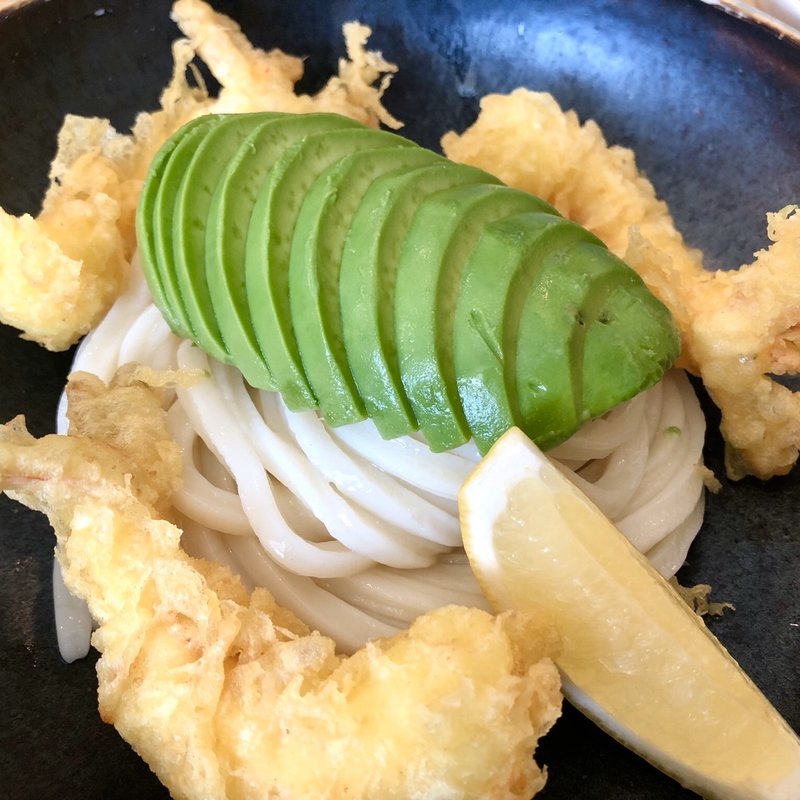 アボカドと海老天ぶっかけ(うどん日和)