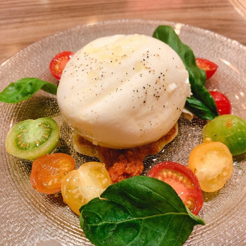 イタリア産特上モッツァレラとトマト(俺のイタリアン 東京)