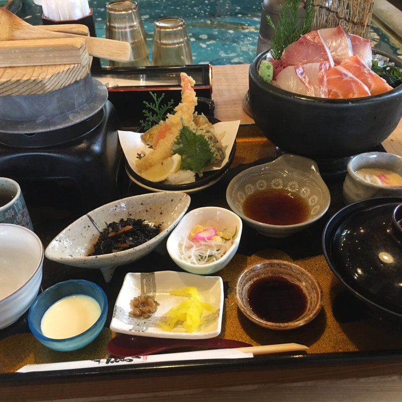 刺身盛り合せご膳(活魚 漁ま （カツギョ リョウマ）)