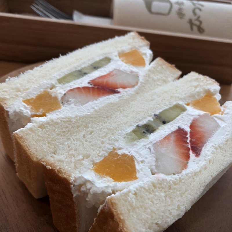 フルーツサンド(パン屋 むつか堂 薬院本店)