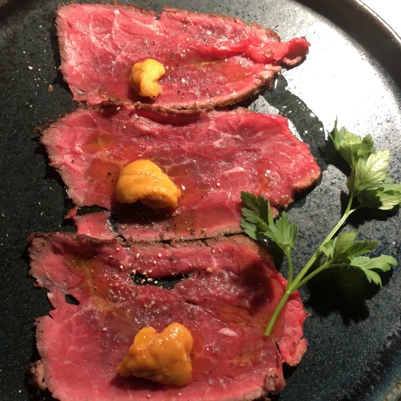 牛肉とウニのカルパッチョ(鉄板マフィア)