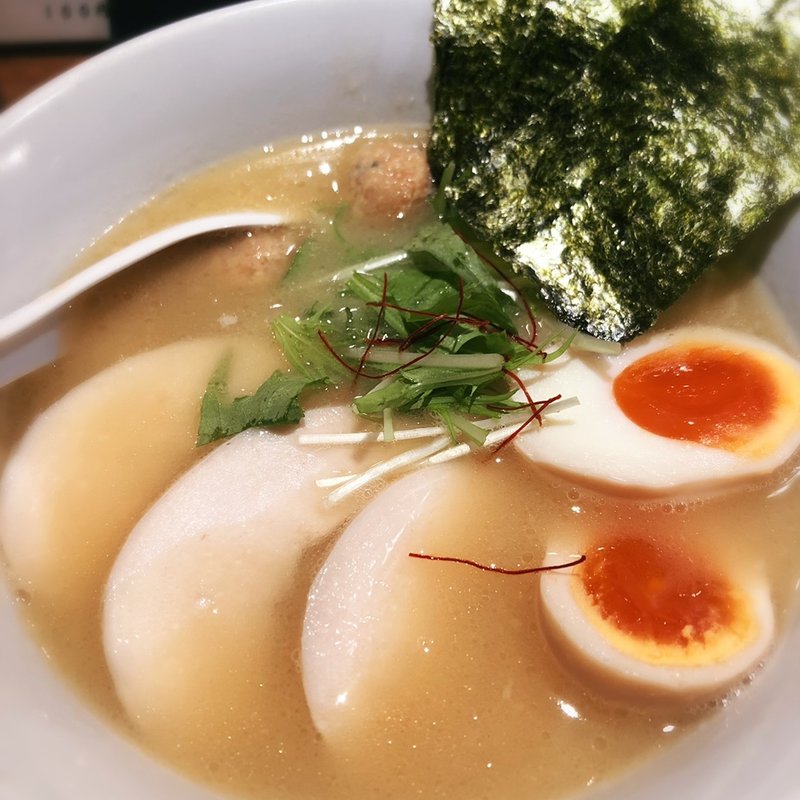 濃厚鶏白湯そば（全部のせ）(鶏そば みた葉)